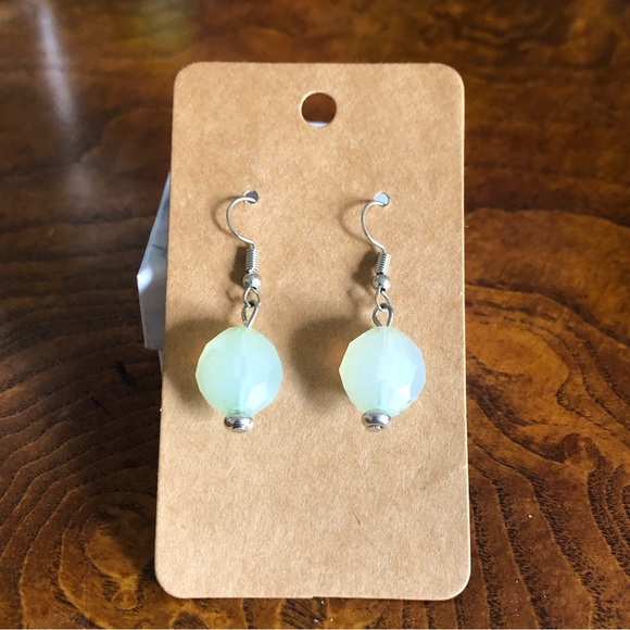 Faceted opal tone dangle resin bead earrings - Picture 4 of 6